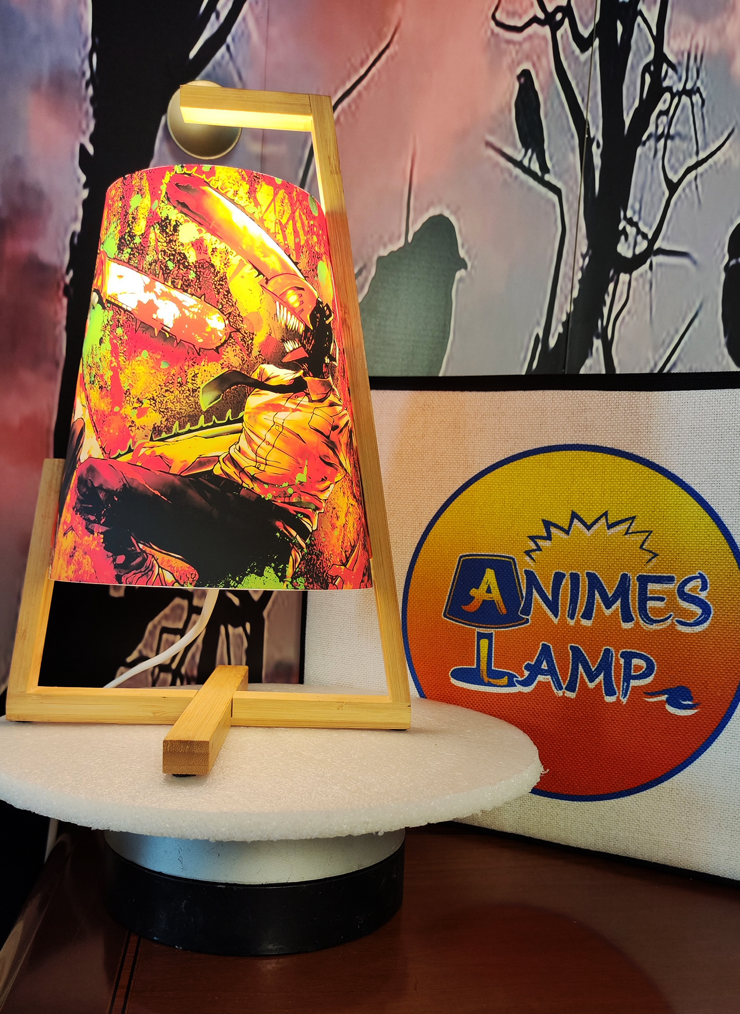 Lampada Led Anime per decorare la tua casa. Una splendida lampada anime di Denji che ti consentirà di illuminare i tuoi ambienti che sia per scopi didattici o cinematografici o anche come semplice decorazione. La lampada anime é un perfetto regalo per i tuoi Famigliari o Amici amanti dei Manga. Anime lamp di Denji Tratto da Chainsawman