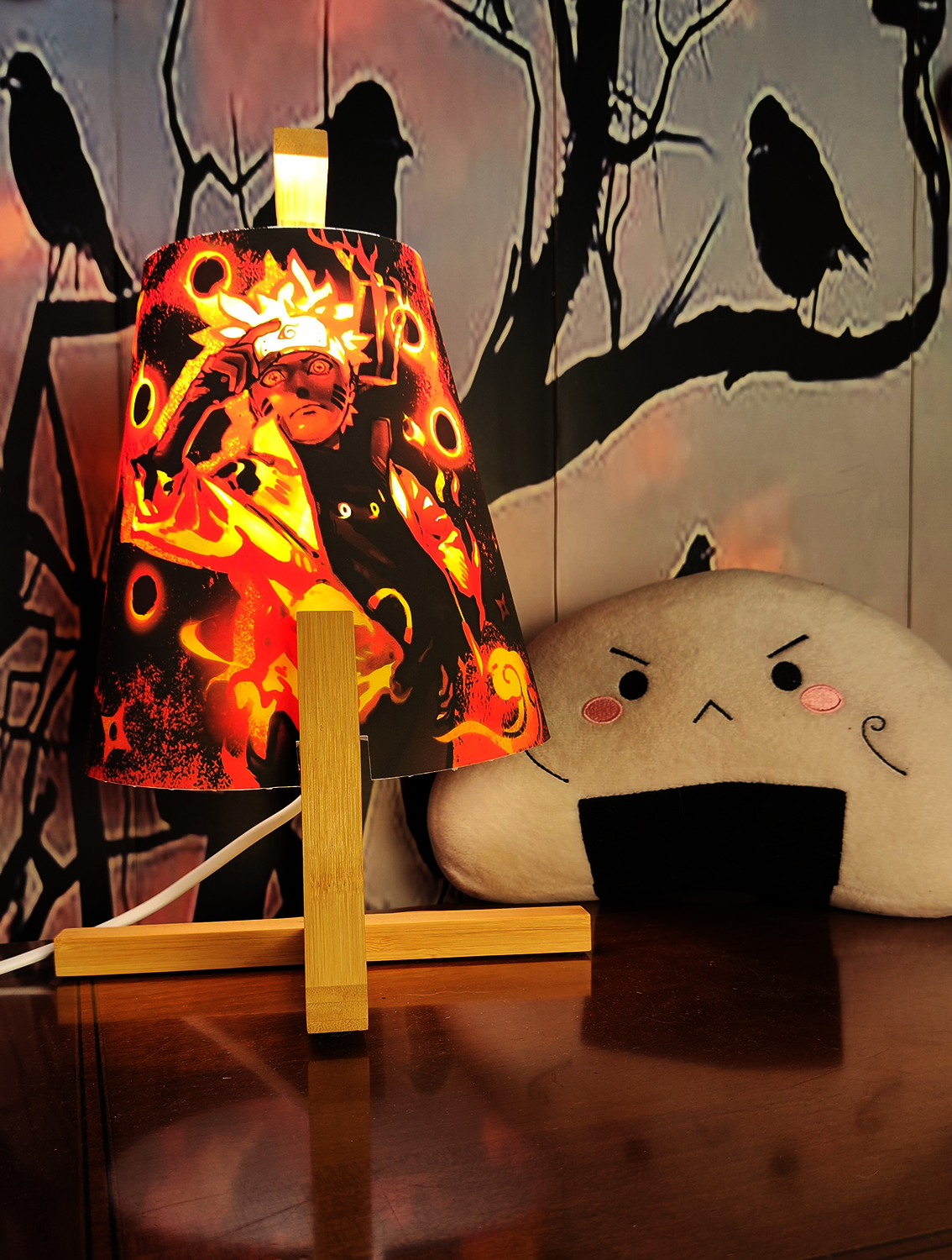 LampadaAnime per decorare la tua casa. Una splendida lampada anime di Naruto che ti consentirà di illuminare i tuoi ambienti. Ottimo prodotto! La lampada anime é un perfetto regalo per i tuoi Famigliari o Amici amanti dei Manga. Adatta come regalo di natale. Lampada Anime di Naruto Tratto da Naruto -Lampadina non fornita, supporto E14 Max 40W 230V-50hz- -Immagine originale Prodotta dal nostro Desiner