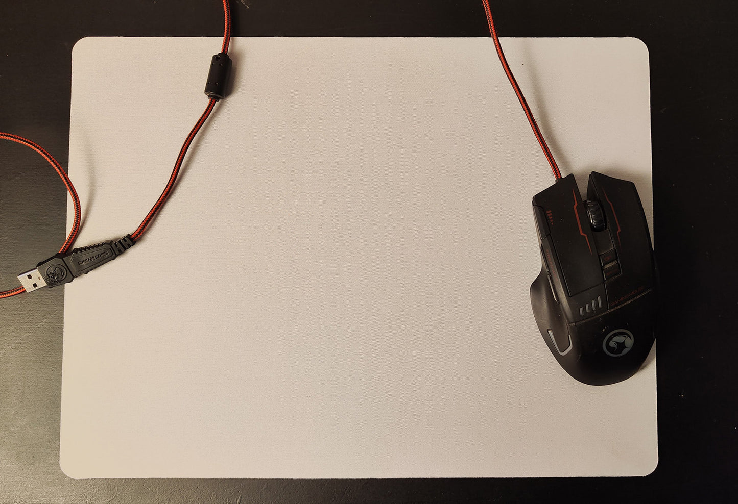 Tappetino Mouse personalizzato a tema anime e manga. Richiedi la tua Tazza con il tuo animale, persona o personaggio preferito. Ci adeguiamo ad ogni richiesta, contattaci via Email a OfficialCreationLamp@gmail.com, preferibilmente sul nostro Instagram. Tappetini per il mouse di tutti i tipi OnePiece, Dragonball, Naruto, DemonSlayer e molto altro. Taglia 36 x 26 cm.