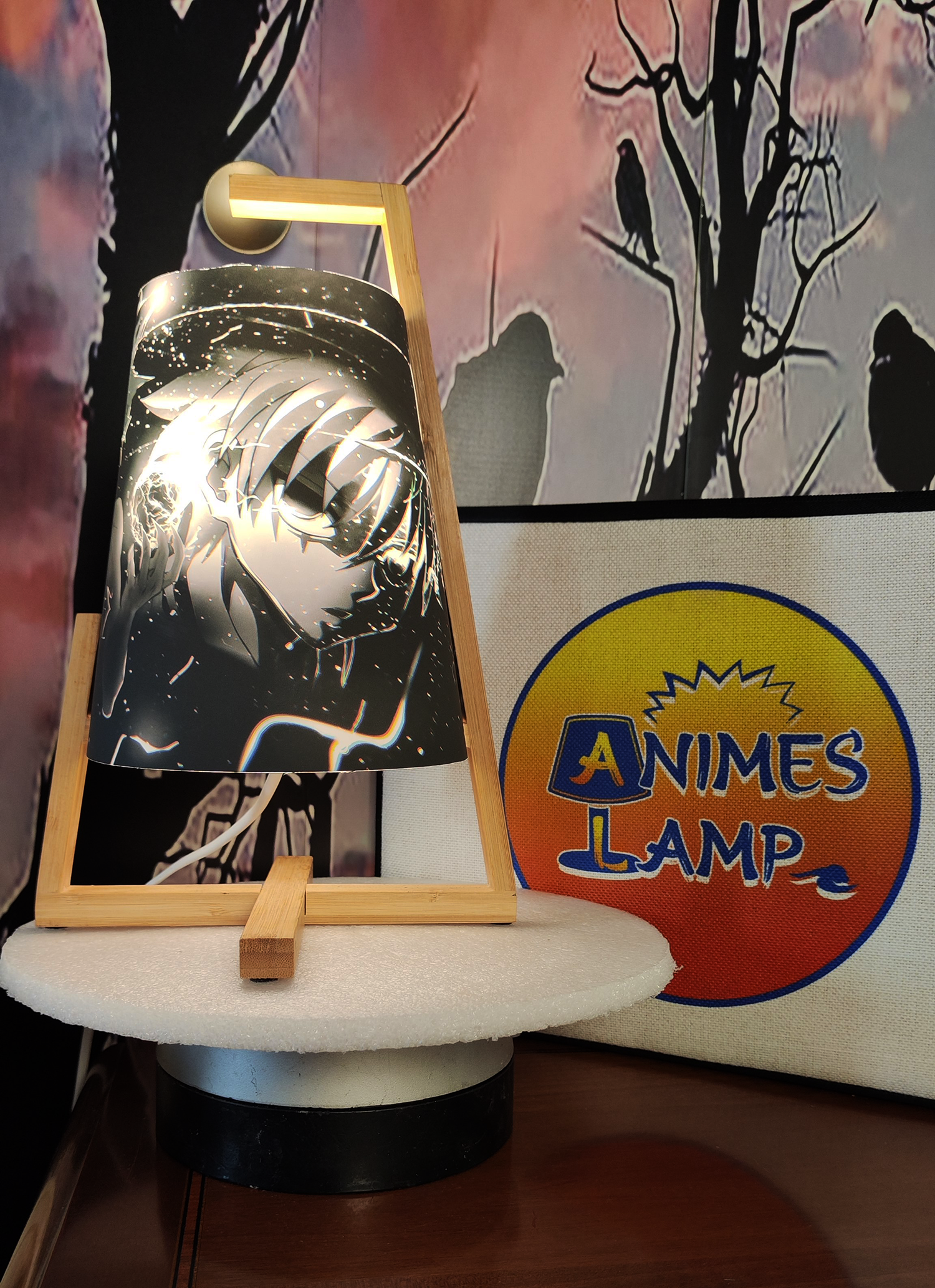 An anime lamp from the manga Hunter x Hunter featuring Killua in his electric transformation. Killua is portrayed with a gray template, eyes and hair illuminated in white, with electrical sparks in the image