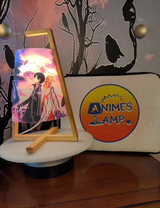 Lampada Led Anime per decorare la tua casa. Una splendida lampada anime di Kirito che ti consentirà di illuminare i tuoi ambienti che sia per scopi didattici o cinematografici o anche come semplice decorazione. La lampada anime é un perfetto regalo per i tuoi Famigliari o Amici amanti dei Manga. Lampada Anime di Kirito Tratto da SwordArtOnline -Lampadina non fornita, supporto E14 Max 40W 230V-50hz- -Immagine originale Prodotta dal nostro Desiner